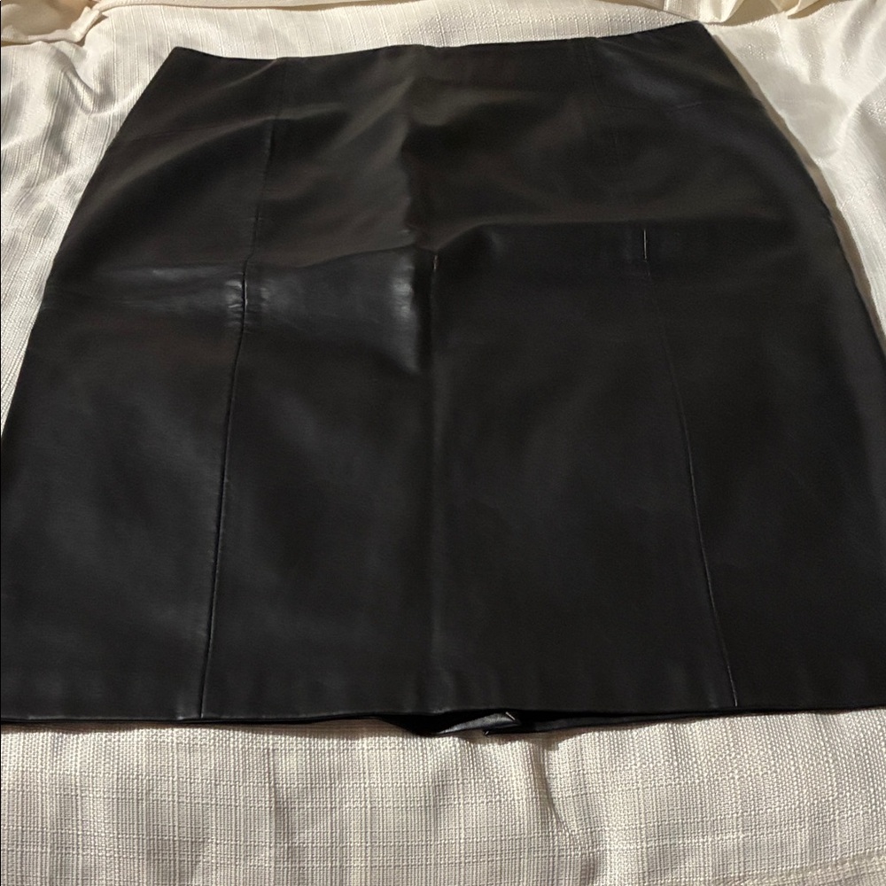 Chic Black Pencil Skirt - Picture 4 of 5
